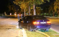 Izmir'de Otomobille Çarpisan Motokurye Hayatini Kaybetti