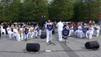 Kuzey Deniz Saha Komutanligi Bandosu Taksim Meydani'nda Konser Verdi