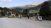 Stablize Yolun Resmiyet Kazanmasi Için Tapulu Arazisinden Geçen Karayolunu Kazarak Trafige Kapatti Haberi
