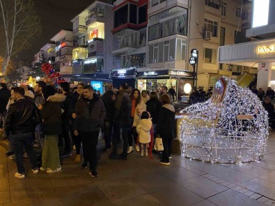 Bagdat Caddesi'nde Vatandaslar Yeni Yila Coskuyla Girdi