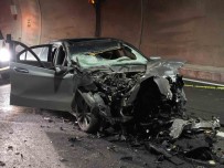 Ilgaz 15 Temmuz Istiklal Tüneli'nde Tira Çarparak Paramparça Olan Lüks Otomobilin Sürücüsü Öldü