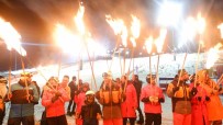 Palandöken'de Tatilciler Yeni Yila Mesaleli Kayak Gösterisiyle Girdi Haberi