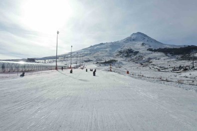 Yeni Yilla Yildiz Dagi'nda Kayak Heyecani Basladi