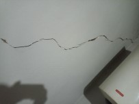 Yüksekova'da Depremde Bazi Köylerde Evlerin Duvarinda Çatlaklar Olustu