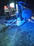 Eskisehir'de Zincirleme Trafik Kazasi, 2 Yarali