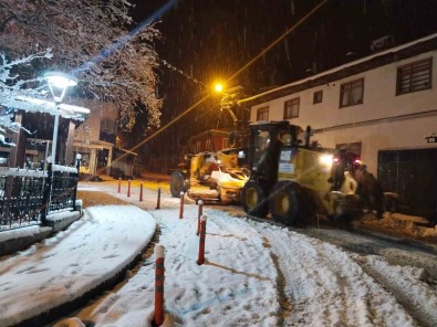 Inegöl Belediyesi Kar Yagisiyla Beraber Harekete Geçti