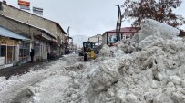 Karliova'da Günde 40 Kamyon Kar Ilçe Disina Atiliyor Haberi