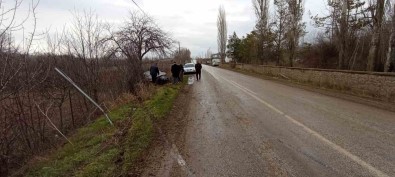 Kayganlasan Yolda Direksiyon Hakimiyetini Kaybetti