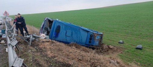 Cezaevi aracı devrildi! Yaralılar var