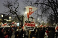 Polonya'da Eski Içisleri Bakani Ve Yardimcisinin Tutuklanmasinin Ardindan Muhalefet Sokaga Indi