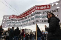 Yunanistan'da Ögrenciler Sokaga Indi