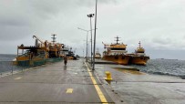 Sinop'ta Balikçi Gemileri Limana Sigindi Haberi