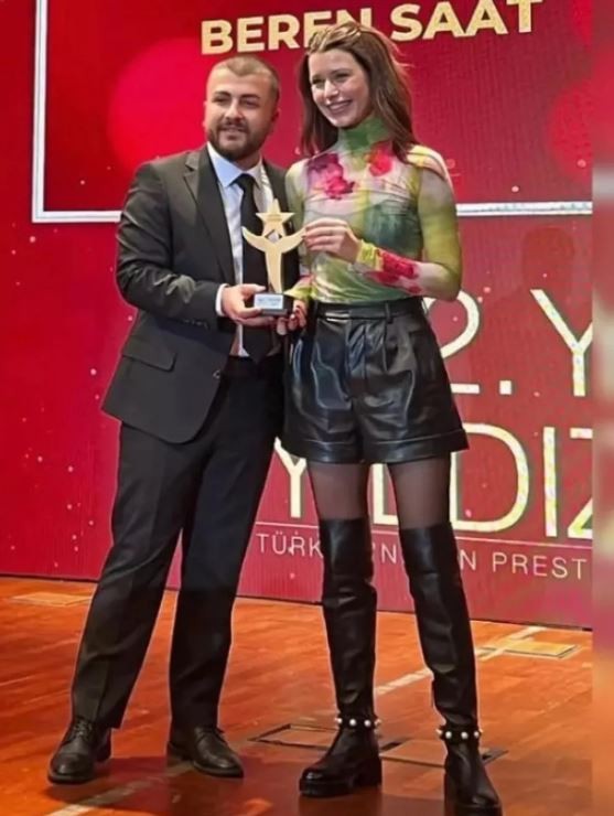Beren Saat'in tarzı gündem oldu
