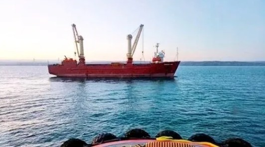 Boğazda arıza yapan yük gemisi korku yarattı!