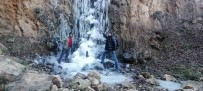 Amasya'da Su Atan Selalesi Buz Tuttu Haberi