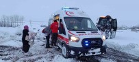 Hasta Almaya Giderken Kara Saplanan Ambulansi Karla Mücadele Ekipleri Kurtardi