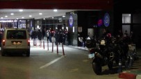 Izmir'de Süpheli Araç Kovalayan Motosikletli Polis Ekibi Kaza Yapti Açiklamasi 2 Yarali