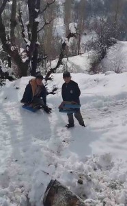 Siirt'te Kepçe Operatörü Çocuklarin Talebini Kirmadi