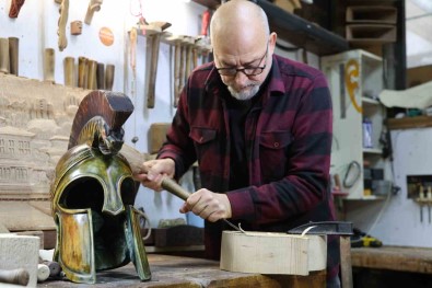 35 Metrekarelik Atölyede Ürettigi Ahsaplari Avrupa'ya Satiyor