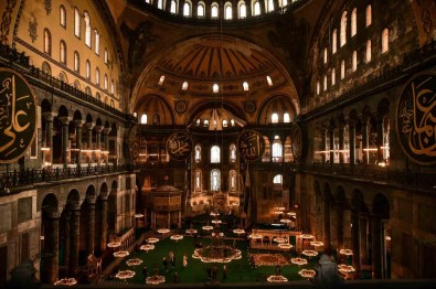 Ayasofya-I Kebir Camii Serifi'ne Turistik Amaçli Ziyaretler Basladi