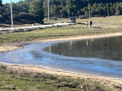 Buldan Süleymanli Yayla Gölü Kismen Buz Tuttu