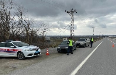 Jandarma Ekiplerinin Trafik Denetiminde Ceza Yagdi