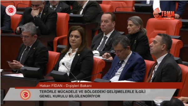 CHP Genel Başkanı Özgür Özel Terörle Mücadele Oturumu'nda uyukladı