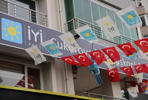 Akşener'e bir darbe daha: 130 kişi daha istifasını sundu