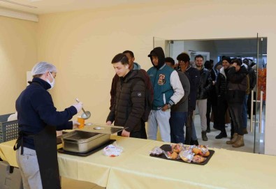 Karabük Üniversitesinde Ögrencilere Sicak Çorba Ikrami