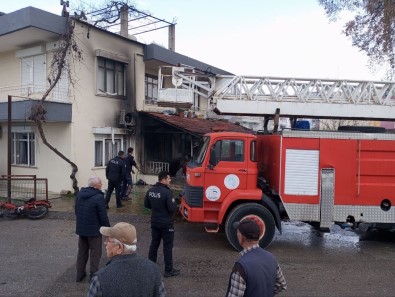 Müstakil Evde Çikan Yangin Korkuttu Açiklamasi 1 Kisi Dumandan Etkilendi