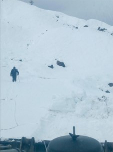 Siirt'te Üç Ilçenin Kardan Kapanan Yollari Ulasima Açildi