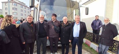 Lapseki Belediye Baskani Eyüp Yilmaz, Umreye Giden Vatandaslari Dualarla Ugurladi