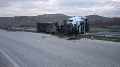 Akaryakit Yüklü Tanker Devrildi Açiklamasi Çorum-Ankara Karayolu Trafige Kapatildi