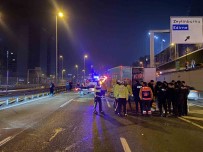 Zeytinburnu E-5 Karayolu'nda Lüks Otomobil Yol Bakim Aracina Çarpti Açiklamasi 5 Yarali