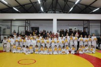 Minik Karatecilere 'Kusak Töreni' Düzenlendi