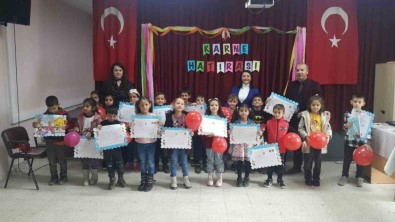 Pazaryeri'nde Ögrencilerin Karne Heyecani