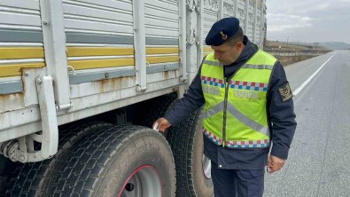 Bolvadin'de Ticari Araçlara Yönelik Kis Lastigi Denetimi