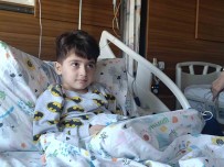 Hastane Korkusu Olan Minik Mutlu, Oyun Alanlarini Görünce Tedaviye Ikna Oldu