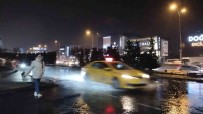 Istanbul Anadolu Yakasi'nda Saganak Yagis Etkili Oluyor