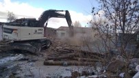 Kars Belediyesi Metruk Binalari Tek Tek Yikiyor