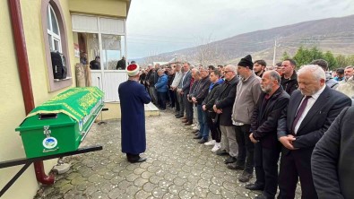 Kazada Hurdaya Dönen Otomobilde Hayatini Kaybeden Iki Genç Defnedildi