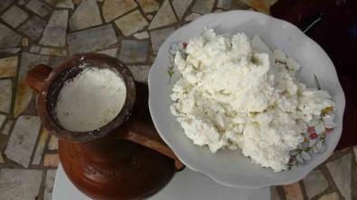 (Özel) 400 Yillik Gelenek... 6 Ay Toprak Altinda Saklaniyor,  1 Yilda Olgunlasiyor