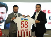 Sivasspor'un Yeni Teknik Direktörü Bülent Uygun Imzayi Atti