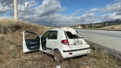 Yolda Uçan Poset Kazaya Neden Oldu, 3 Kisi Yaralandi