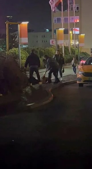 İstanbul'da taksi şoförü kadına saldırdı: Yerde sürükleyerek darbetti