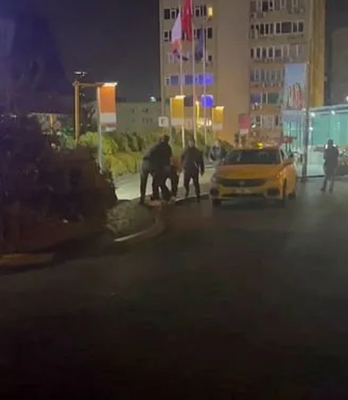 İstanbul'da taksi şoförü kadına saldırdı: Yerde sürükleyerek darbetti