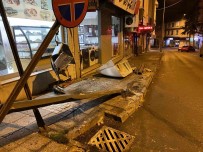 Alkollü Sürücü Pastanenin Duvarina Çarparak Durabildi