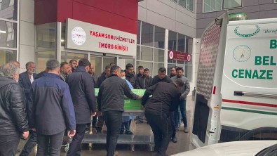 Kazada Yaralanan Kaymakam Soförü Hayatini Kaybetti