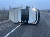 Konya'da Kargo Kamyoneti Devrildi Açiklamasi 1 Ölü, 1 Yarali
