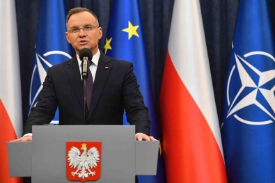Polonya Cumhurbaskani Duda, Tutuklanan Eski Içisleri Bakani Ve Yardimcisi Için Af Çikardi